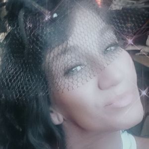 Meet your Posher, Maxine